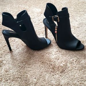 BCBGeneration Chandler cut out booties